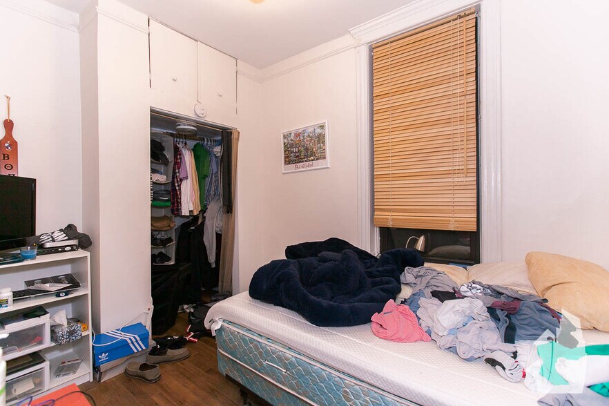 Building Photo - 3336 N Sheffield Ave