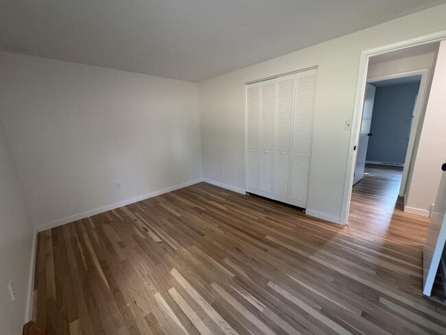 Building Photo - 111 Treeview Dr