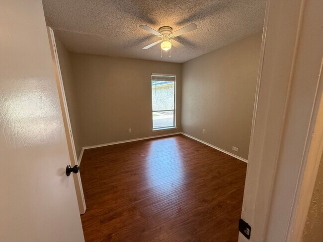 Primary Photo - 1221 Holt Ave