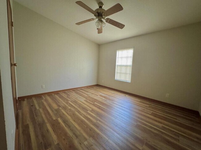 Building Photo - 190 Dan Sparrow Rd