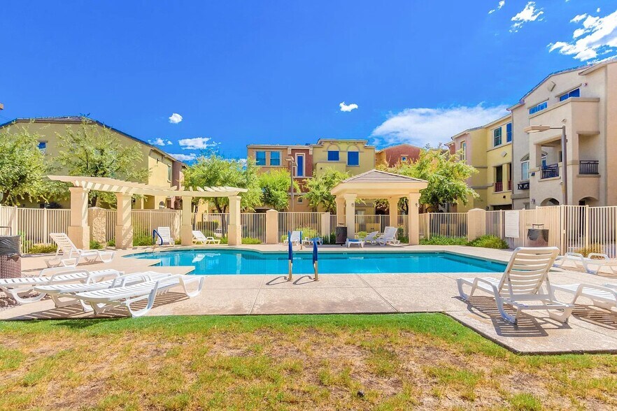 Building Photo - 280 S Evergreen Rd