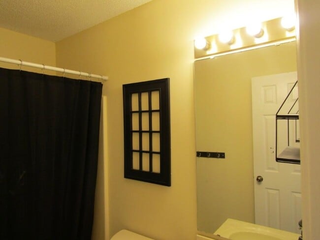 Building Photo - 1095 Plantation Dr