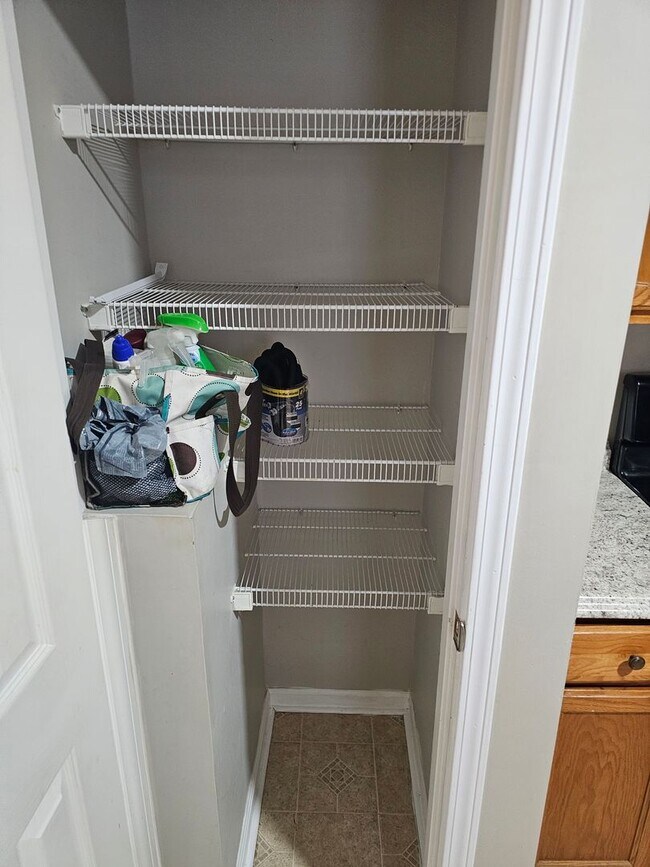 Building Photo - 1737 Moses Ave