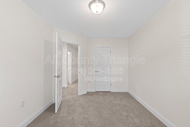 Building Photo - 1176 Channel Drop Dr