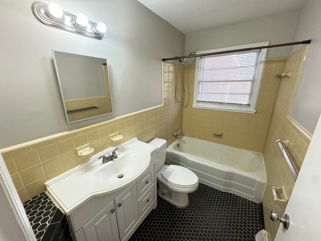 Building Photo - Fantastic 3 Bed 2 Bath Durham Ranch Brick Home