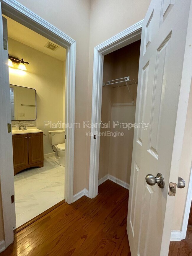 Building Photo - 2126 Malden Hill Dr