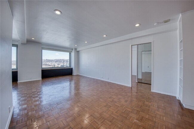 Building Photo - 320 Fort Duquesne Blvd