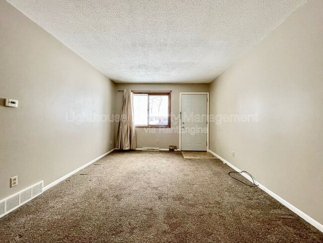 Building Photo - 1054 Royal Oak St SW