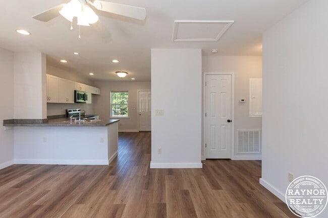 Building Photo - 201 Smith Dr