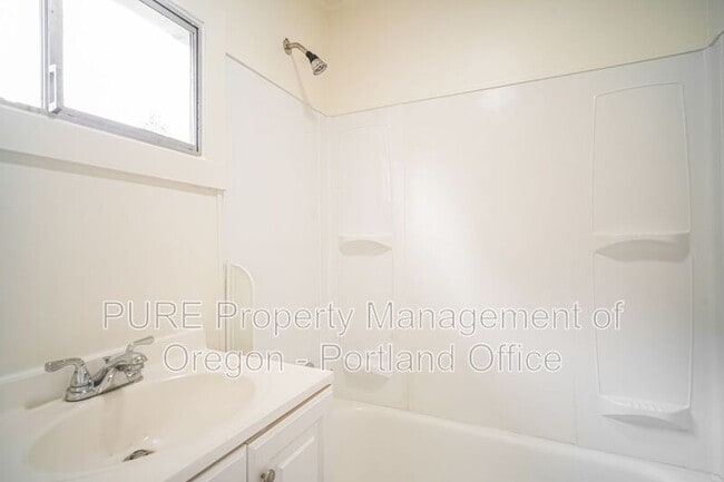Building Photo - 4632 SE 122nd Ave
