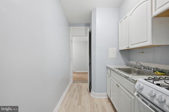 Building Photo - 3919 R St SE