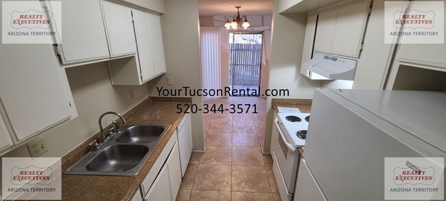 Building Photo - 1st Ave & Limberlost Dr - 2 Beds/ 1.5 Bath...