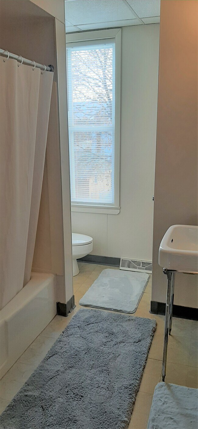 Building Photo - 2511 Broad Ave