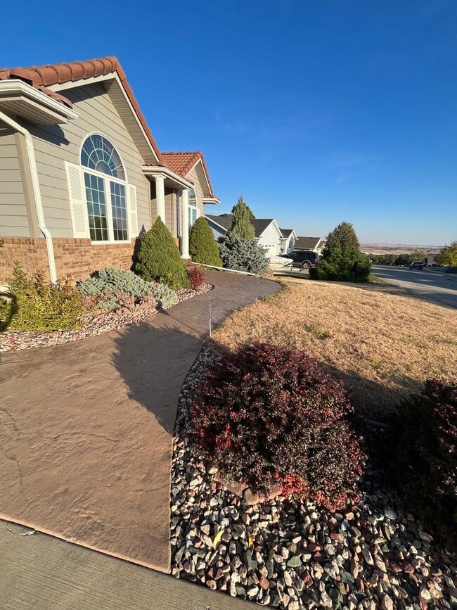Building Photo - Beautiful Five-Bedroom, Three-Bathroom Home for Rent