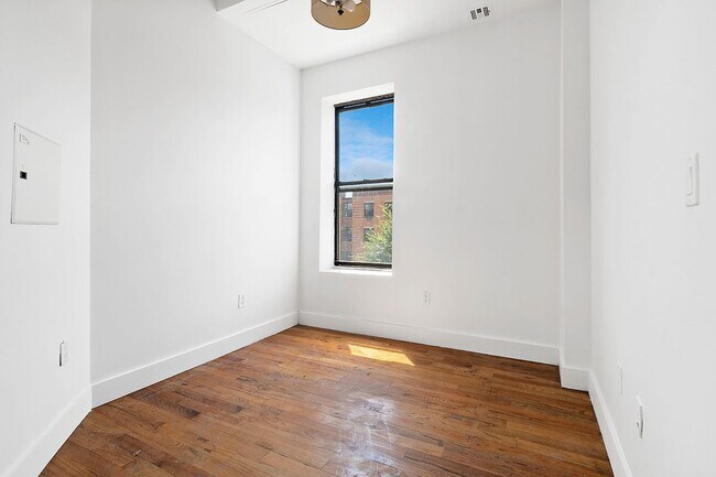 Building Photo - 1809 St Johns Pl