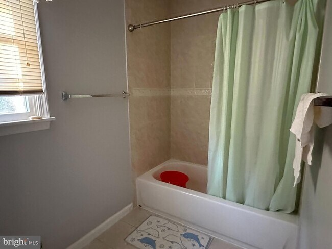 Building Photo - 703 Lora Ln