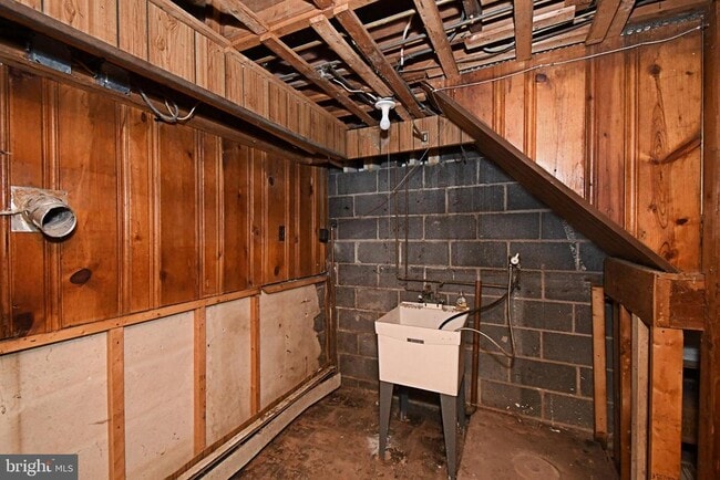 Building Photo - 201 Montgomery Ave