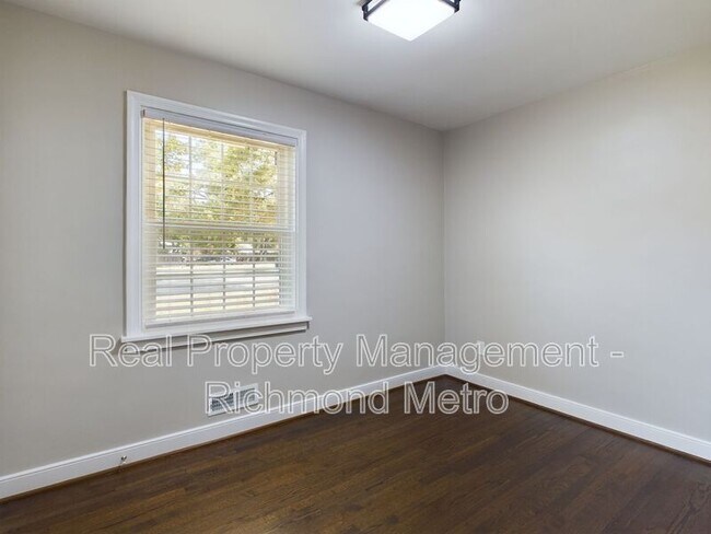 Building Photo - 709 N Parham Rd