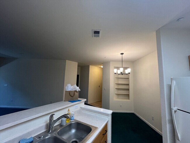 Building Photo - Very nice 2 bedroom 2 bathroom condo at Mountain Gate II.