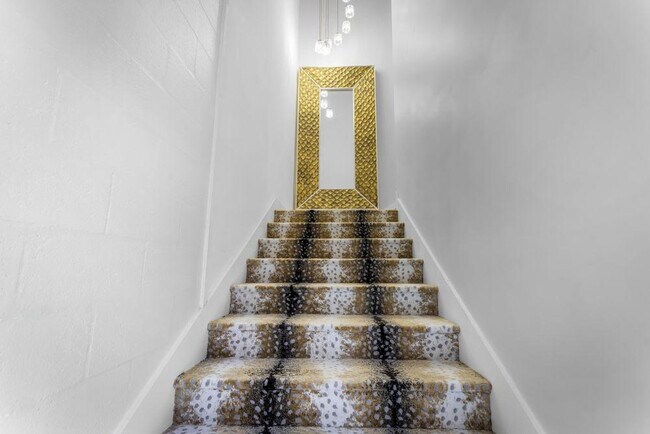 Building Photo - 156 Camellia St