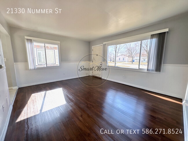 Building Photo - 21330 Nummer St