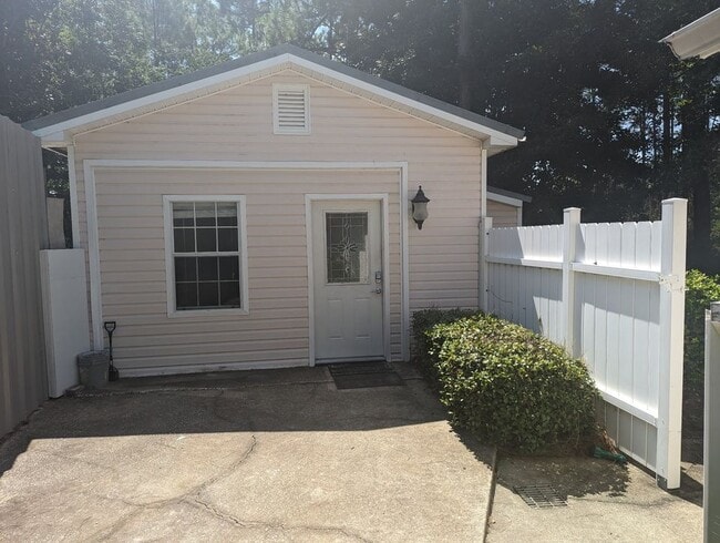 Building Photo - 351 Bayshore Dr