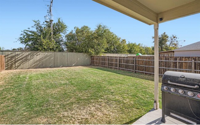 Building Photo - 301 La Dera Dr