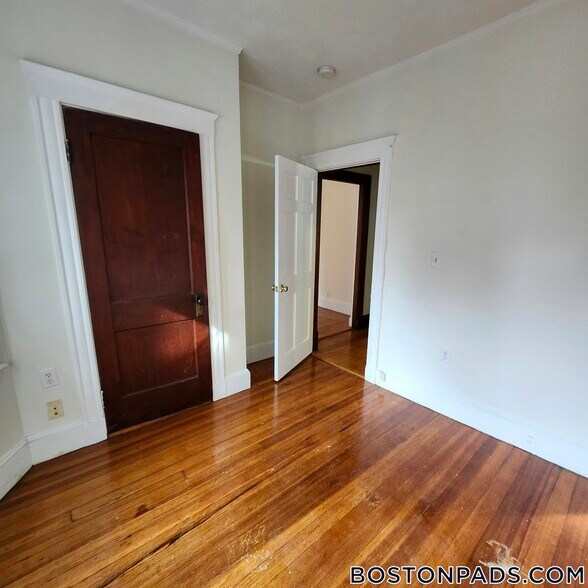 Building Photo - 163 Summer St