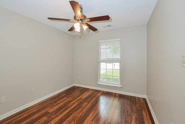 Building Photo - 1813 Cherry Creek Dr