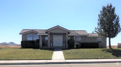 Building Photo - Coming Soon! Recently Remodeled Large Home!