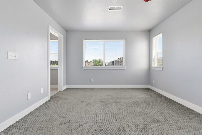 Building Photo - $2,890.95, 2-bed, 2.5-bath, located in Denver with a rooftop terrace.