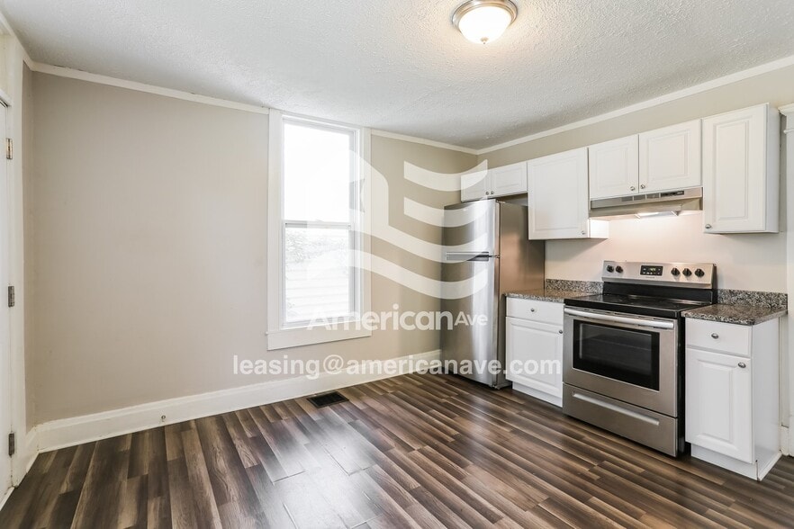 Building Photo - 305 Johnson St