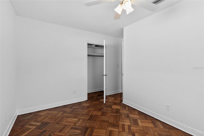 Building Photo - 1060 Iroquois St