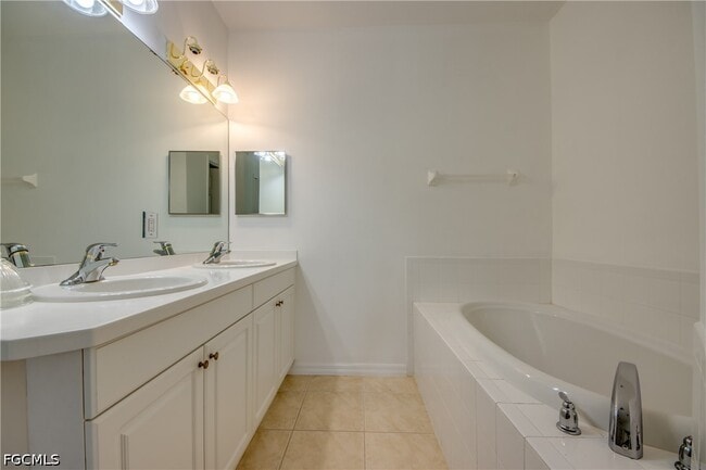 Building Photo - 15250 Riverbend Blvd