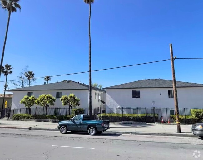 Building Photo - Micasa Apartments