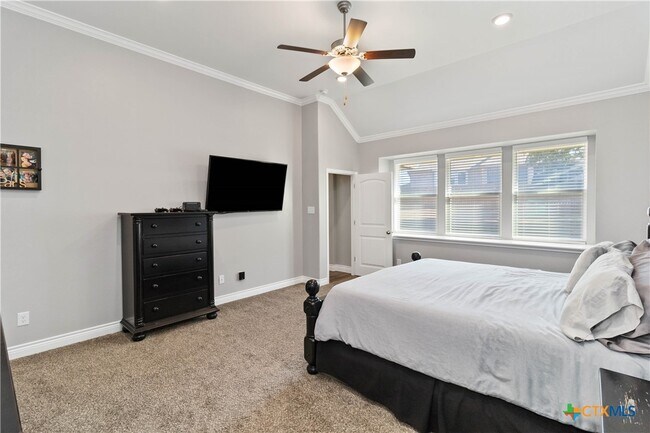 Building Photo - 8402 Ridge Crest Dr