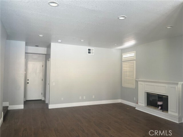 Building Photo - 2300 Meadow View Ln