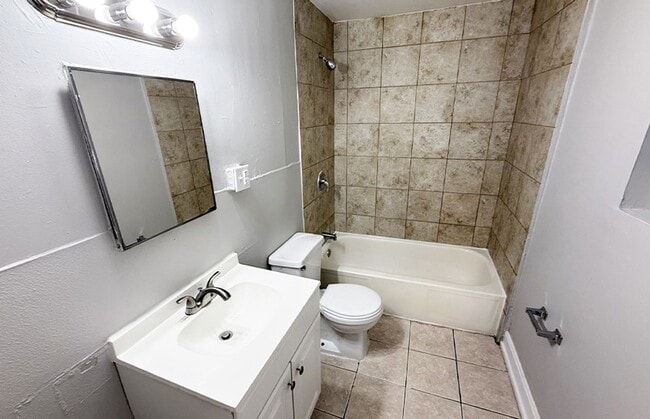 Building Photo - 2825 Glendora Ave