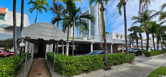 Building Photo - 3745 NE 171 St