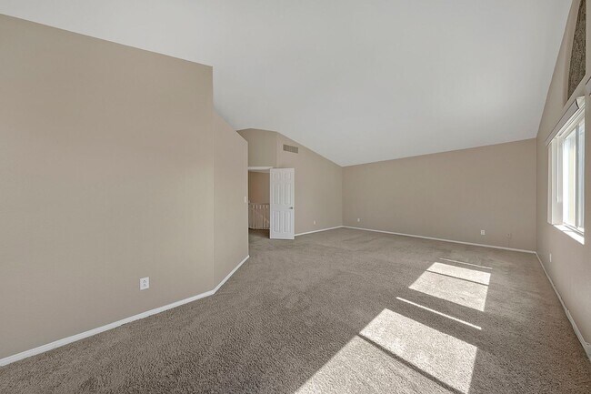 Building Photo - Green Valley Home! Beautiful &  Spacious! Stainless steel appliances! Washer & dryer! No pets!