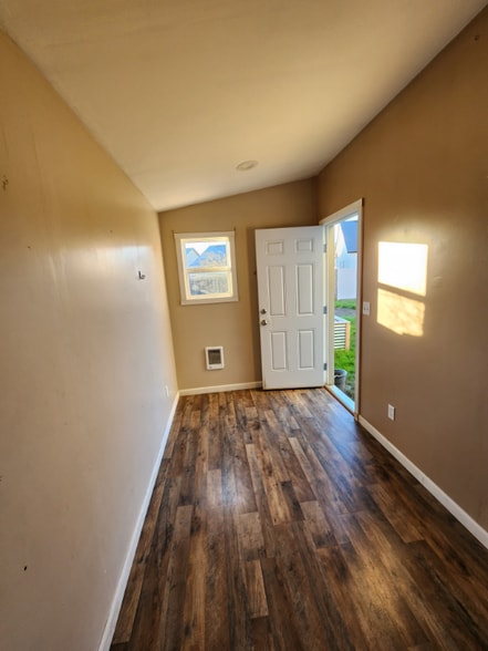 Building Photo - 1127 SE Rollins Ave