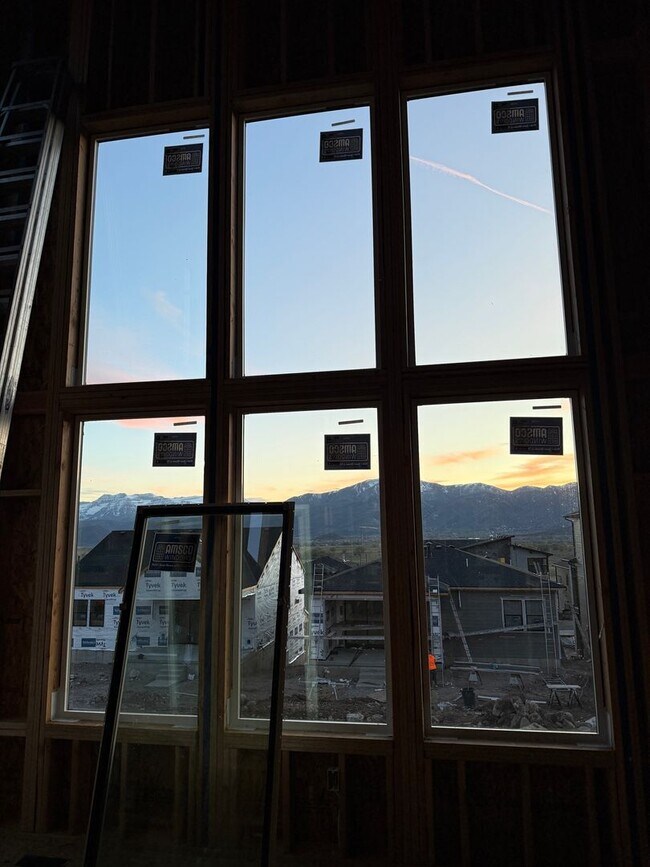 Building Photo - Brand-New Luxury Rental | 6 Bed, 5.5 Bath | 6,510 Sq Ft | Jordanelle Ridge, Heber City | $8,000/mo