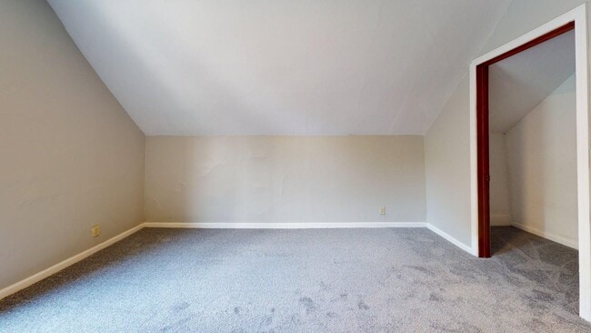 Building Photo - Madison/W.95th neighborhood : 3 bedroom/1 bath single family house available NOW.