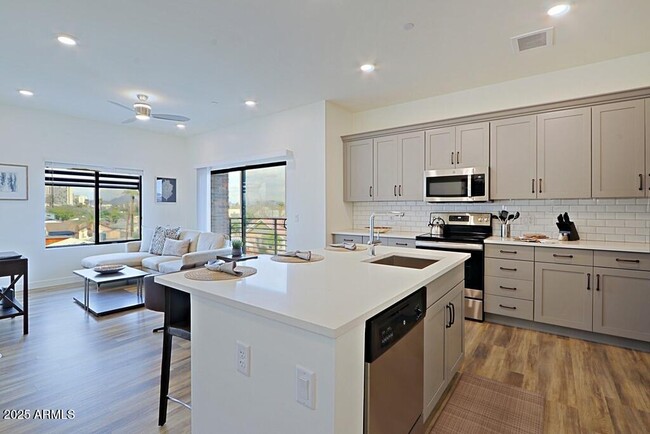 Building Photo - 475 N 9th St