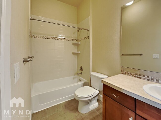 Building Photo - 307 Inverness Way S