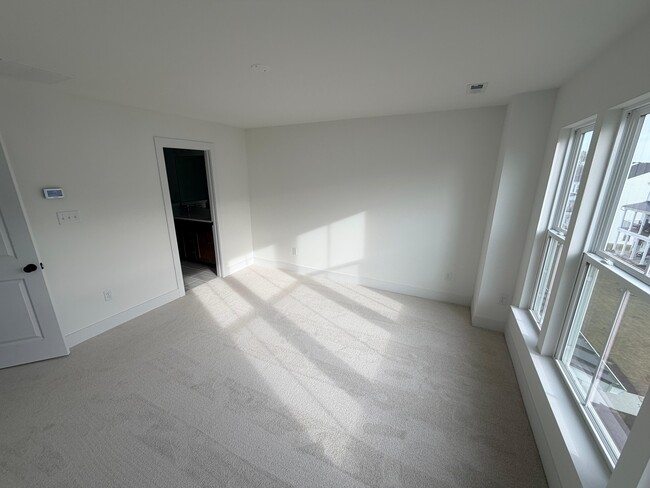 Building Photo - 15375 Sunray Aly