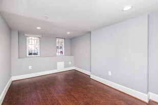 Building Photo - 1724 Saint Paul St