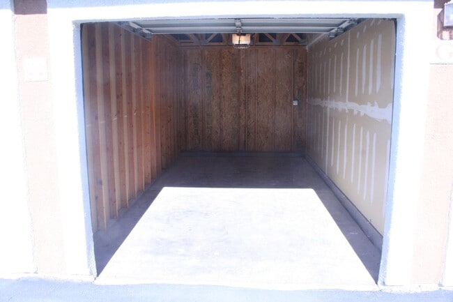 Building Photo - 2 Bed, 2 Bath, downstairs, 1 Story Unit, 1...