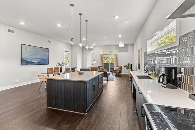 Building Photo - 1224 2nd Ave S