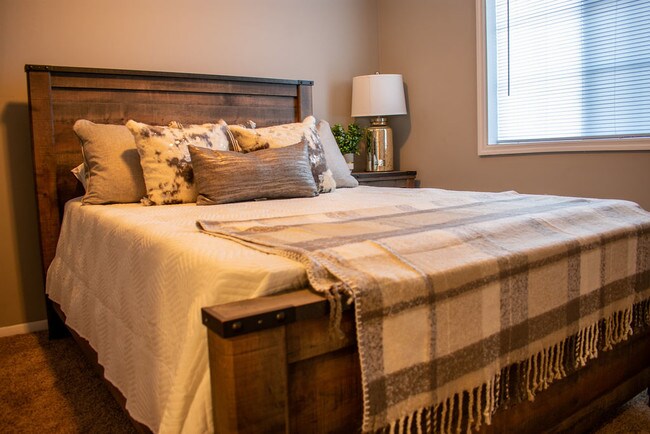 Building Photo - 1085 Cs-1574